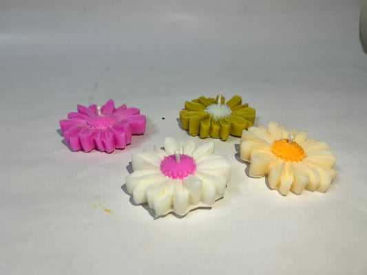 Daisy Candle